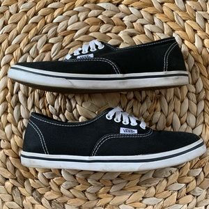 Vans Authentic Slim Lo Pro in Black & White